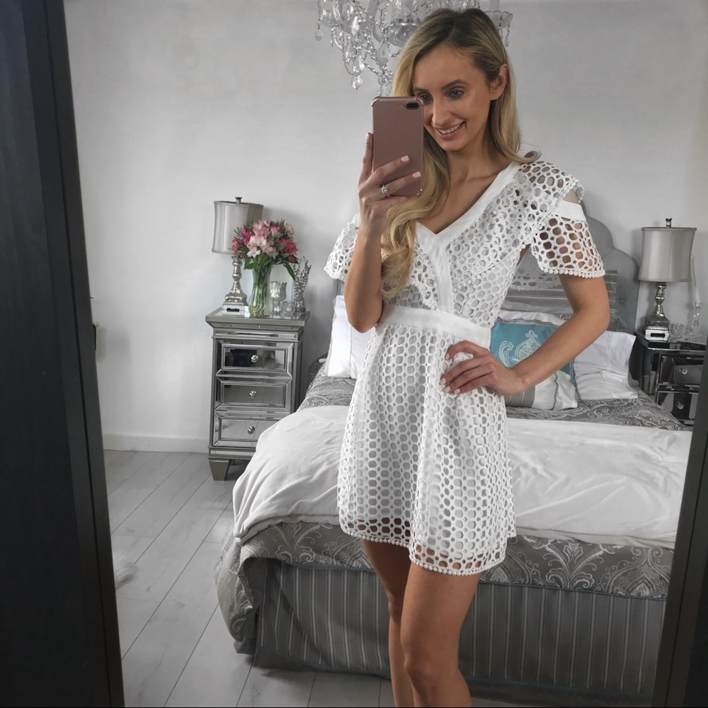 White One-Shoulder Guipure-Lace Mini Dress - Picture 4 of 8